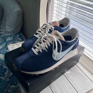Nike Navy Blue White Retro Runner Sneakers